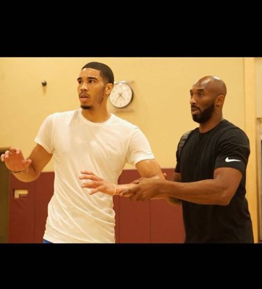 塔图姆:科比去世后有人试图诋毁他的职业生涯 这种行为是懦弱的